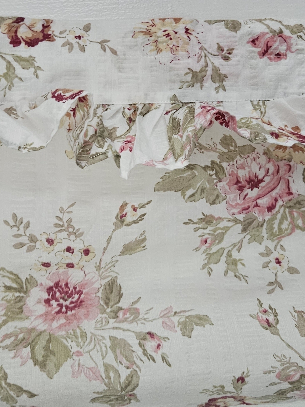 Ruffle Roses Valance Curtain - Pink & Cream 61 x 15